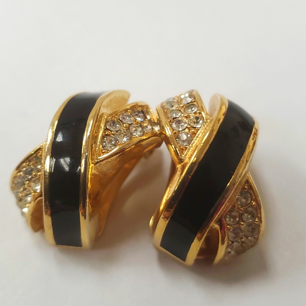 Jewelry - Picture 2 of 4
